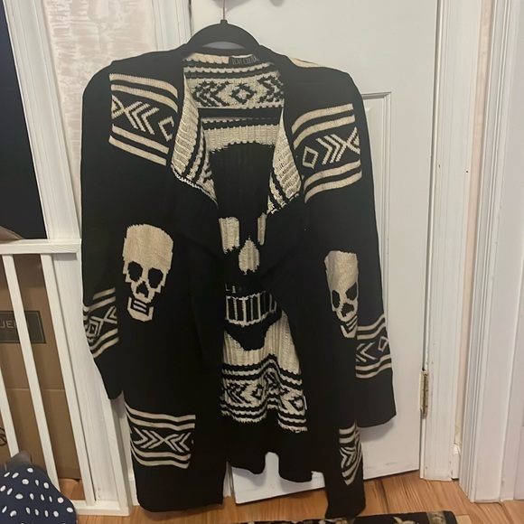 Skull black cardigan nwot - Picture 3 of 3